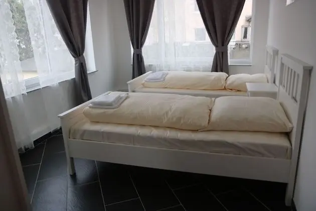 Üç Kişilik Oda, Ortak Banyo