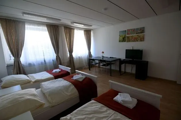 Üç Kişilik Oda, Ortak Banyo
