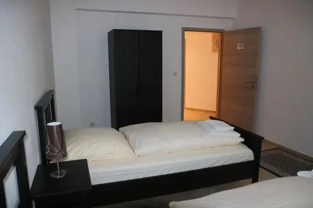 Üç Kişilik Oda, Ortak Banyo
