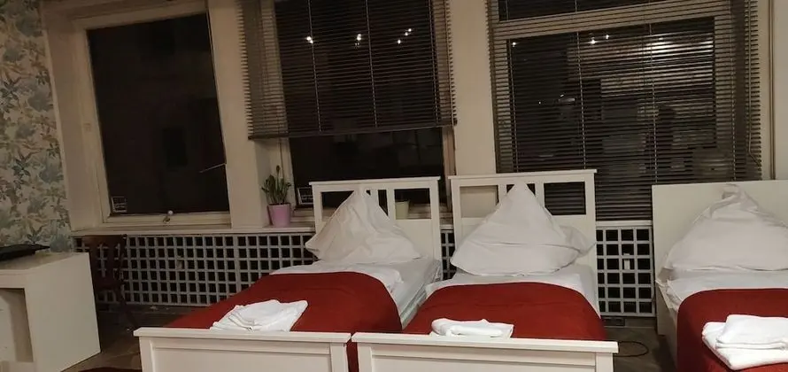 Üç Kişilik Oda, Ortak Banyo