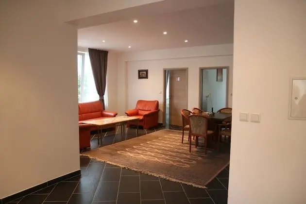 Üç Kişilik Oda, Ortak Banyo