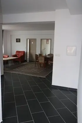 Üç Kişilik Oda, Ortak Banyo