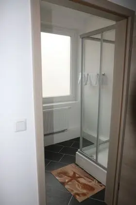 Üç Kişilik Oda, Ortak Banyo
