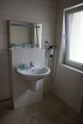 Üç Kişilik Oda, Ortak Banyo