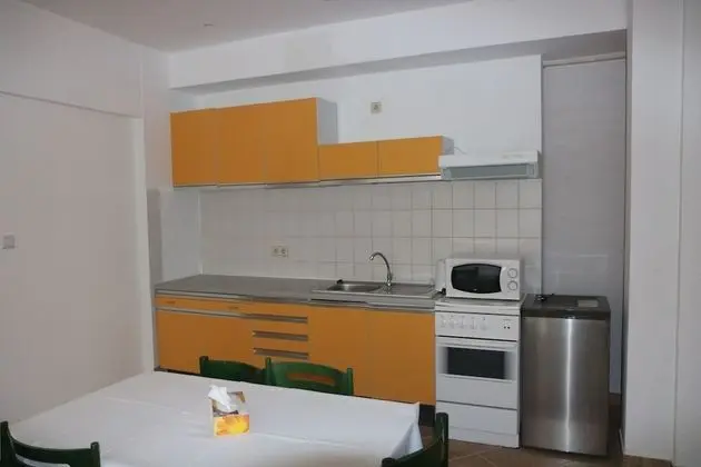 Üç Kişilik Oda, Ortak Banyo