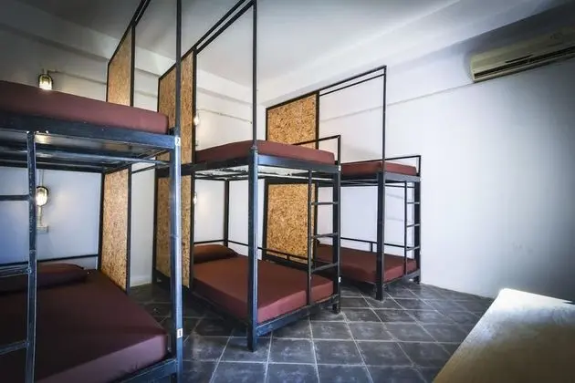 6-Bed Mixed Dormitory (2)