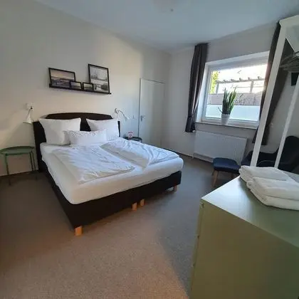 Tek Büyük Yataklı Oda, Banyolu/Duşlu, Bahçe Manzaralı (Zimmer 3)