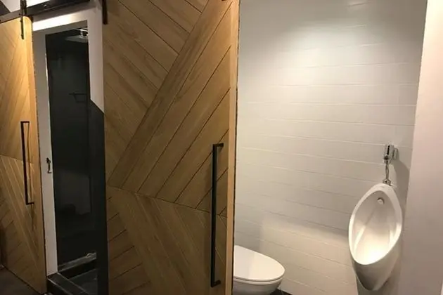 8 Beds Mixed Dorm