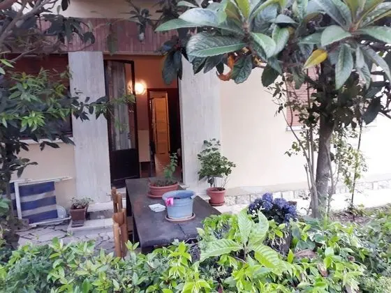 Üç Kişilik Oda, 1 Yatak Odası, Ortak Banyo, Bahçeli