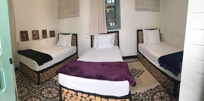 Üç Kişilik Oda, 3 Tek Kişilik Yatak, Sigara İçilmez