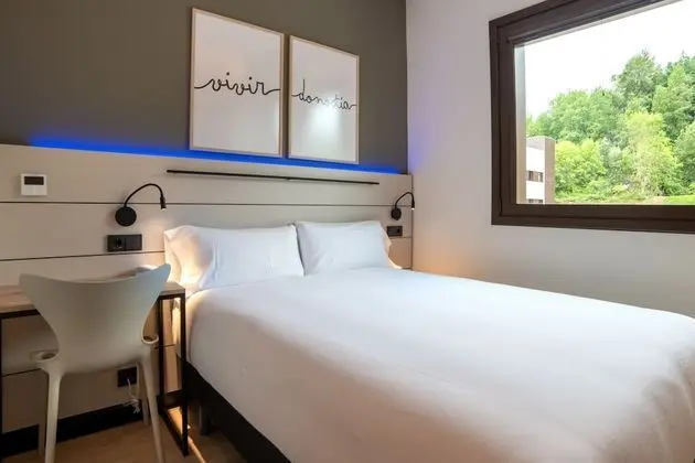 Büyük Yataklı Tek Kişilik Oda