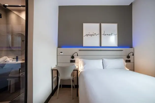 Büyük Yataklı Tek Kişilik Oda