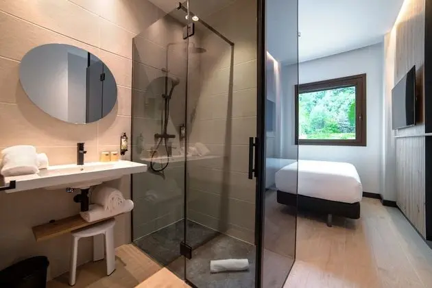 Büyük Yataklı Tek Kişilik Oda