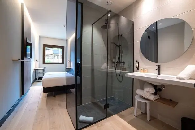 Büyük Yataklı Tek Kişilik Oda