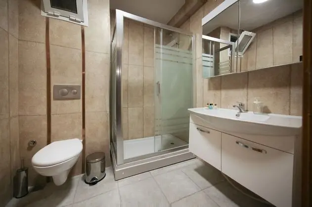One Bedroom Apartment