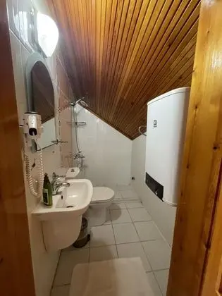 Çatı Katı Büyük Oda, Sokak Manzaralı, 2. Kat