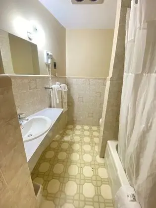 Basic Double Queen Room