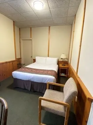 Basic Single Queen Room