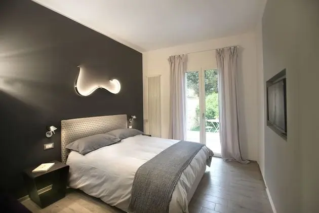 Design Tek Büyük Yataklı Oda, Banyolu/Duşlu, Bahçe Manzaralı