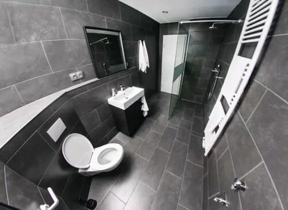 Tek Büyük veya İki Ayrı Yataklı Oda, Ortak Banyo (3)