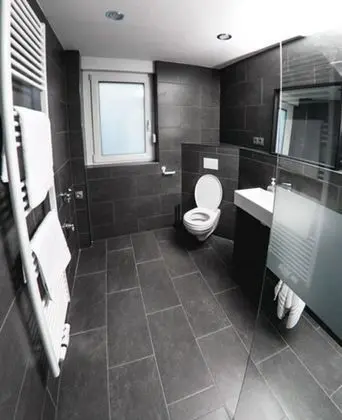 Tek Büyük veya İki Ayrı Yataklı Oda, Ortak Banyo (3)