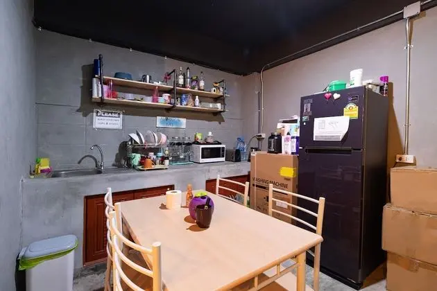12-Bed Mixed Dormitory Room