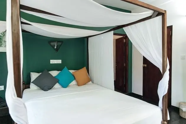 Tek Büyük Yataklı Oda, 1 Çift Kişilik Yatak, Balkon, Bahçe Manzaralı
