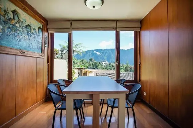 Villa, Göl Manzaralı