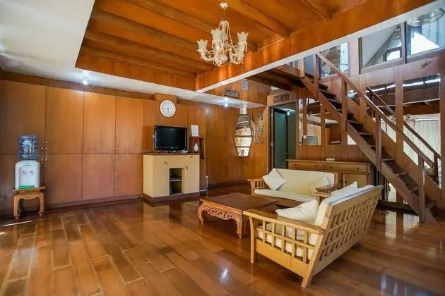 Villa, Göl Manzaralı