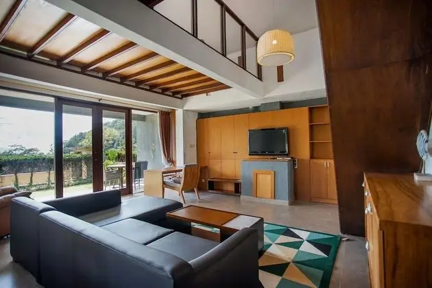Villa, Göl Manzaralı