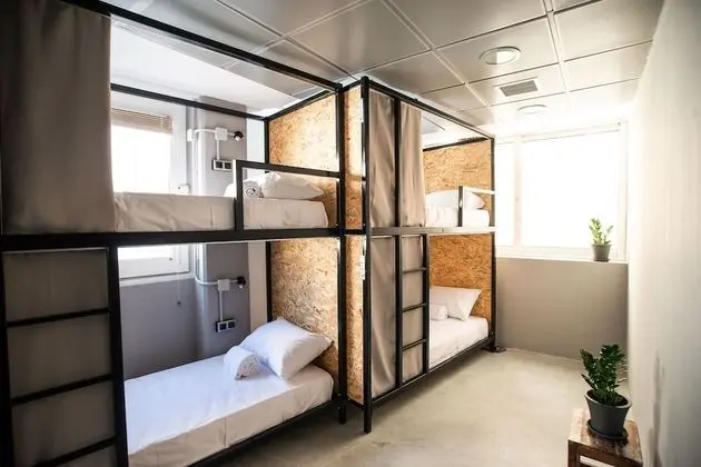 Ortak Ranzalı Oda, Sadece kadınlar için (Room 22 - Female only)