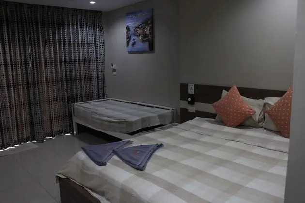 Deluxe Tek Büyük Yataklı Oda, Teras, Havuz Manzaralı