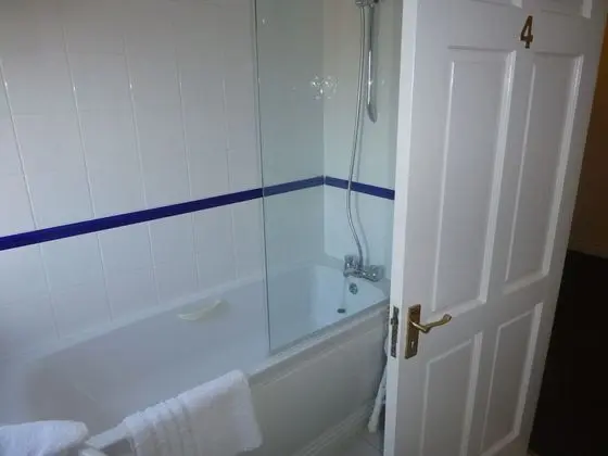 Tek Büyük Yataklı Oda, Özel Banyo (Private External Bathroom)