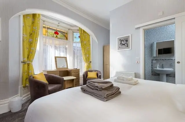 Tek Büyük veya İki Ayrı Yataklı Oda, Banyolu/Duşlu (Ground Floor Age 35 and older)