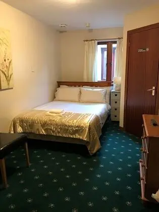 Double Room (with Private Bathroom)