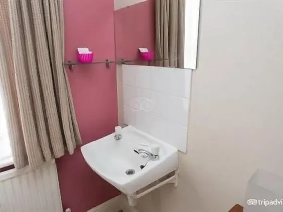 Tek Kişilik Oda, Ortak Banyo