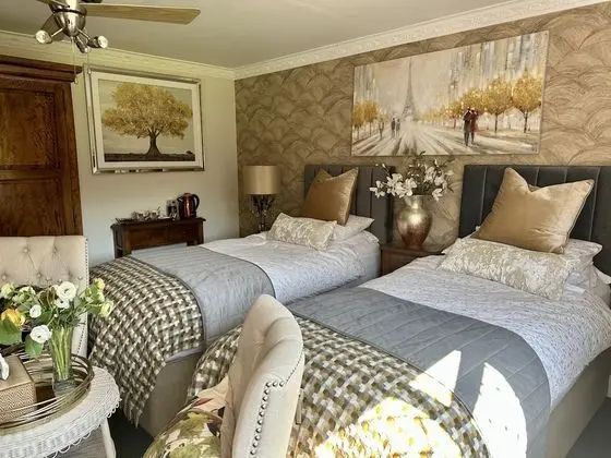 İki Ayrı Yataklı Oda, Banyolu/Duşlu (Woodpecker Room)