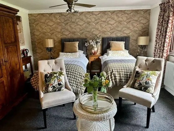 İki Ayrı Yataklı Oda, Banyolu/Duşlu (Woodpecker Room)
