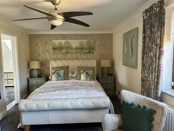 Tek Büyük Yataklı Oda, Banyolu/Duşlu (Kingfisher Room)