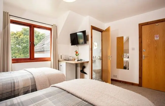 Deluxe Tek Büyük veya İki Ayrı Yataklı Oda (R2)