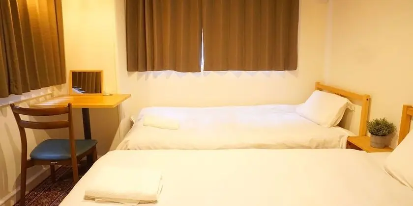 İki Ayrı Yataklı Oda, Sigara İçilmez, Ortak Banyo