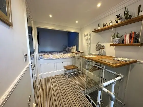 Stüdyo, Avlu Manzaralı (Room C)