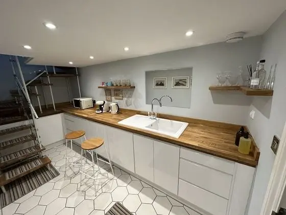 Stüdyo, Avlu Manzaralı (Room C)