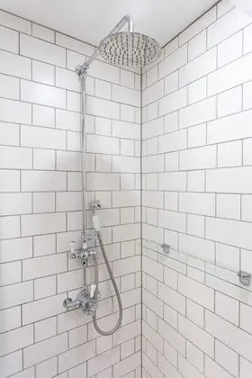 Tek Büyük Yataklı Oda, Avlu Manzaralı (Room A)