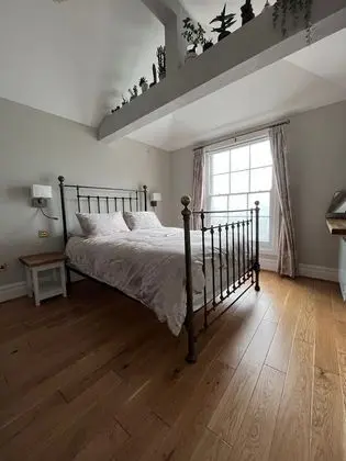 Tek Büyük Yataklı Oda, Avlu Manzaralı (Room B)