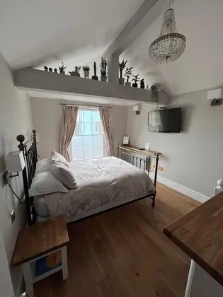Tek Büyük Yataklı Oda, Avlu Manzaralı (Room B)