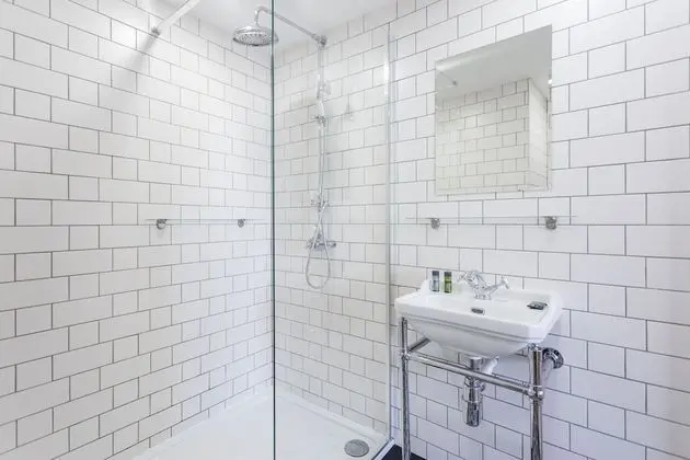 Tek Büyük Yataklı Oda, Avlu Manzaralı (Room B)