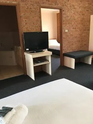 Family Oda, Sigara İçilmez (1 Queen and 3 Single Beds)