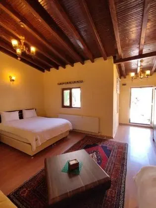 Çift Kişilik, Bahçe Manzaralı