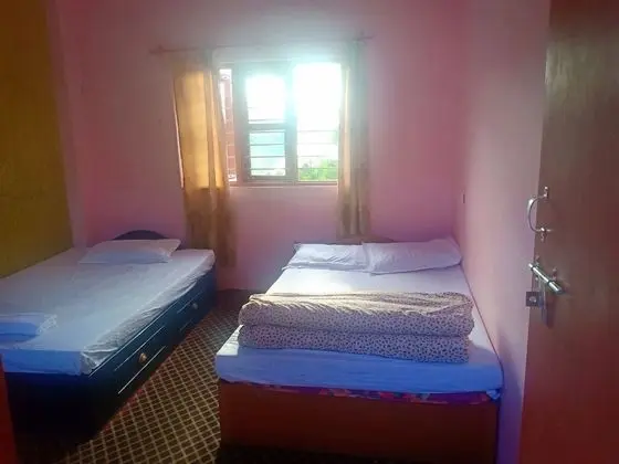 Traditional Ev, Göl Kenarı